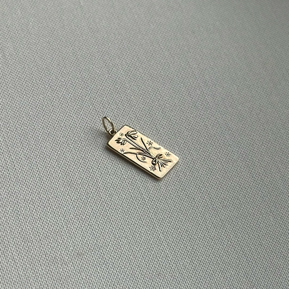 Catbird Narcissus Poem Charm (December)